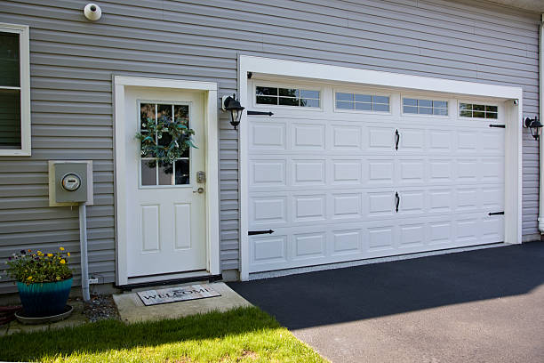 24/7 Emergency Garage Door Panel Replacement experts in Steele, MO